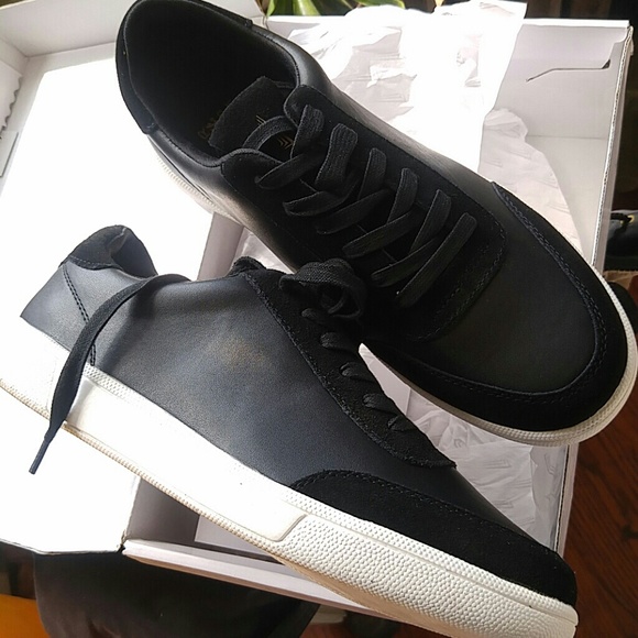 Shoes - Picture 2 of 8